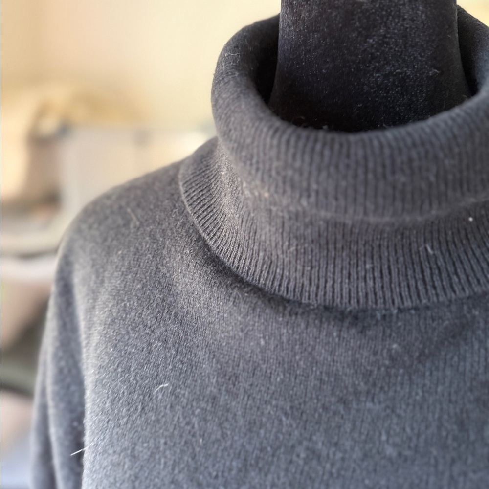 14th & Union Basic Black Cashmere Turtleneck, Med - image 3